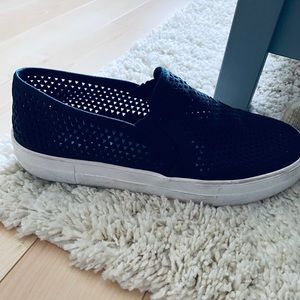 Steve Madden black mesh sneaker, size 10.5